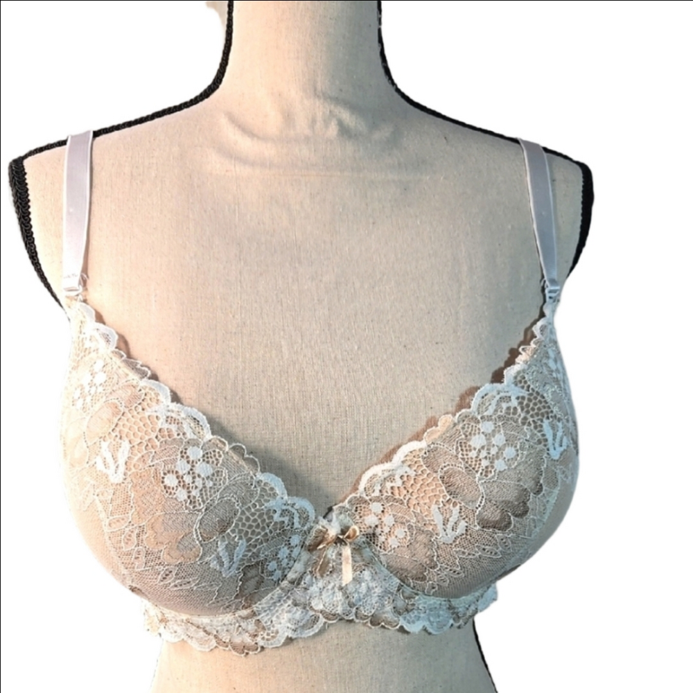 NWOT Lace Underwire Bra Two-Tone Cream 3 Hook Adjustable 38D